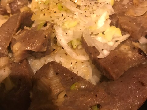 ねぎ塩牛タン丼